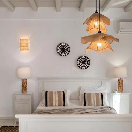 펜션 Cavos Paros Two-bedroom With Private Pool & Jacuzzi *