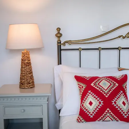 Cavos Paros Two-bedroom With Private Pool & Jacuzzi Alikí