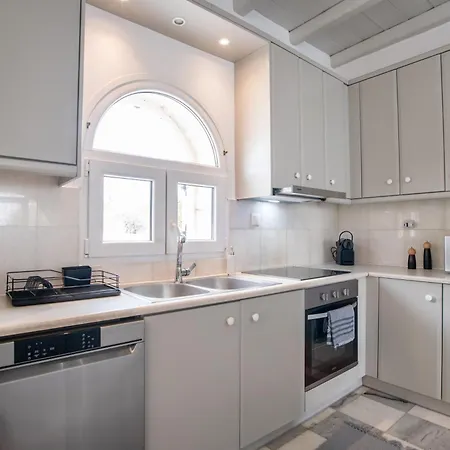 Cavos Paros Two-bedroom With Private Pool & Jacuzzi 펜션 Alikí