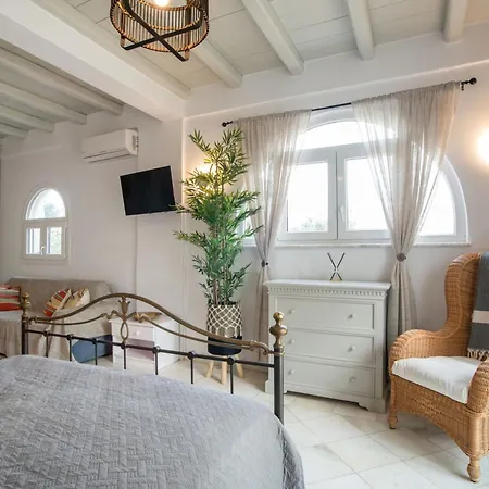 Cavos Paros Two-bedroom With Private Pool & Jacuzzi 펜션