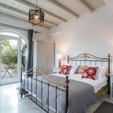 Cavos Paros Two-bedroom With Private Pool & Jacuzzi 펜션 Alikí