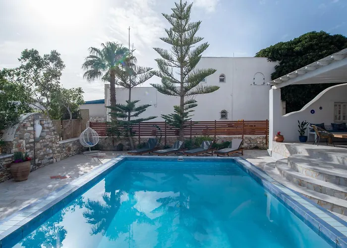 Hébergement de vacances Cavos Paros Two-bedroom With Private Pool & Jacuzzi