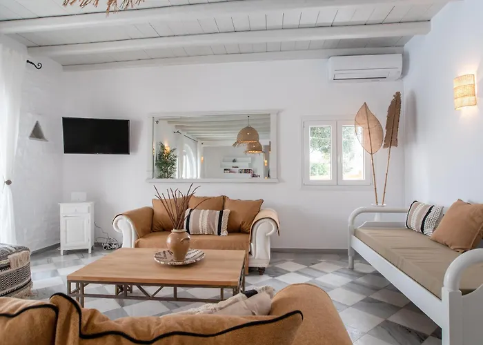 Hébergement de vacances Cavos Paros Two-bedroom With Private Pool & Jacuzzi Alikí