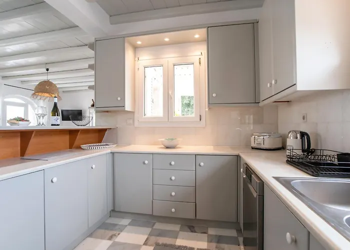 Cavos Paros Two-bedroom With Private Pool & Jacuzzi Hébergement de vacances