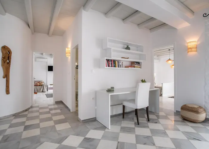 Hébergement de vacances Cavos Paros Two-bedroom With Private Pool & Jacuzzi *