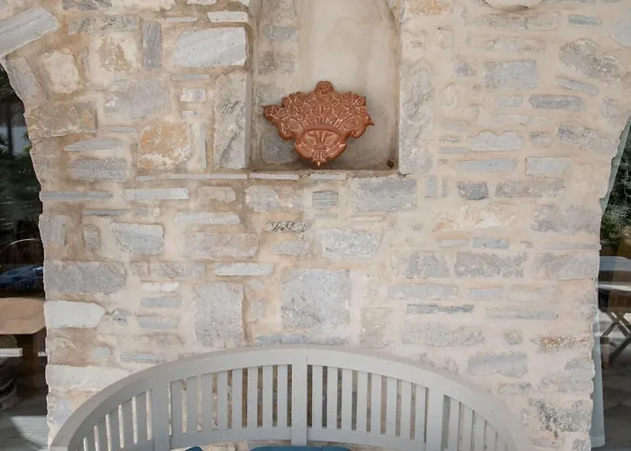 Hébergement de vacances Cavos Paros Two-bedroom With Private Pool & Jacuzzi Alikí