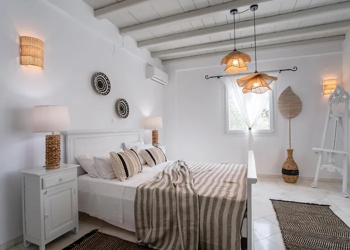 Hébergement de vacances Cavos Paros Two-bedroom With Private Pool & Jacuzzi