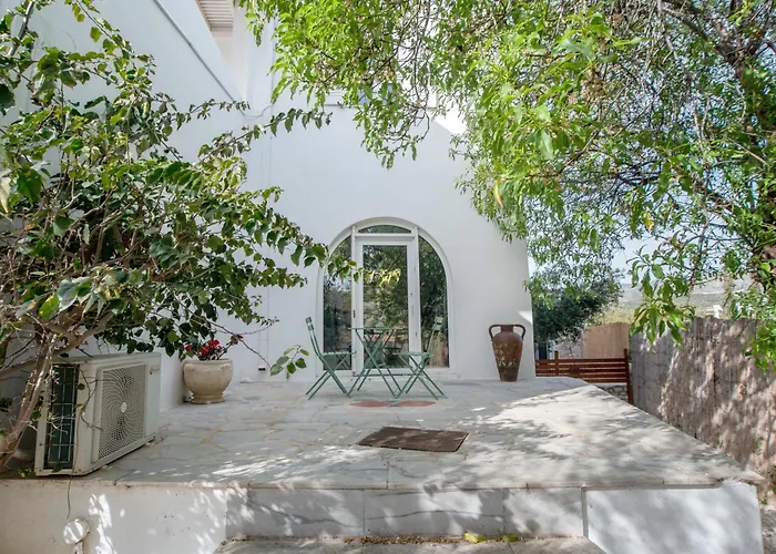 Hébergement de vacances Cavos Paros Two-bedroom With Private Pool & Jacuzzi *