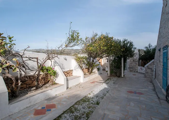 Hébergement de vacances Cavos Paros Two-bedroom With Private Pool & Jacuzzi Alikí