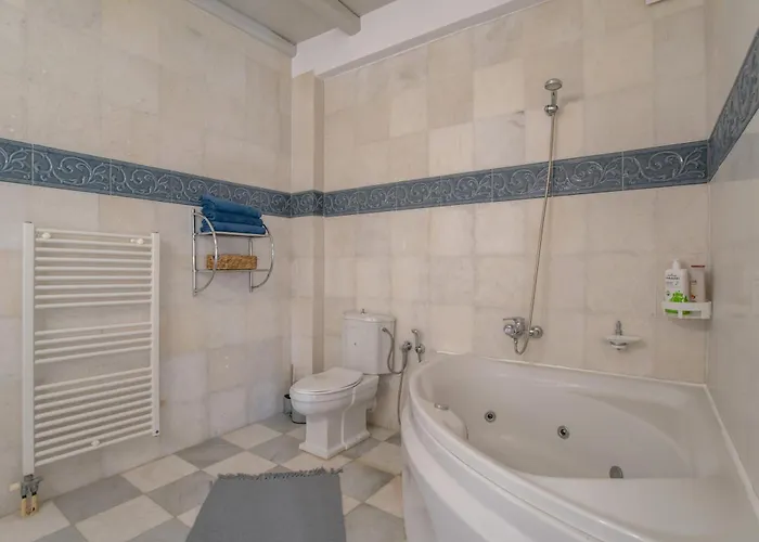 Hébergement de vacances Cavos Paros Two-bedroom With Private Pool & Jacuzzi