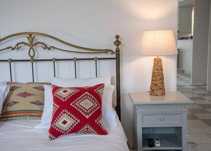 Hébergement de vacances Cavos Paros Two-bedroom With Private Pool & Jacuzzi *