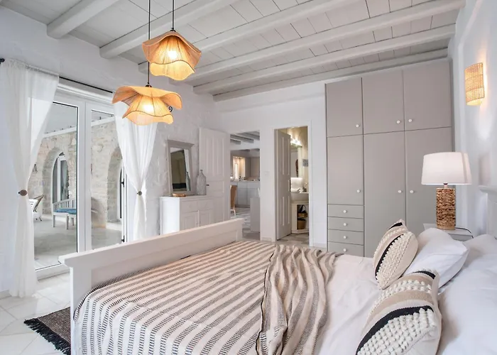 Cavos Paros Two-bedroom With Private Pool & Jacuzzi Alikí