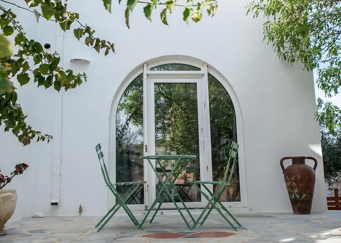 Hébergement de vacances Cavos Paros Two-bedroom With Private Pool & Jacuzzi Alikí