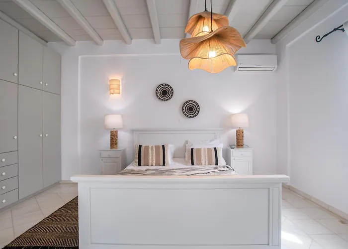 Cavos Paros Two-bedroom With Private Pool & Jacuzzi Alikí