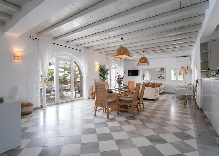 Hébergement de vacances Cavos Paros Two-bedroom With Private Pool & Jacuzzi