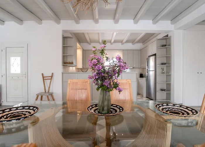 Hébergement de vacances Cavos Paros Two-bedroom With Private Pool & Jacuzzi *