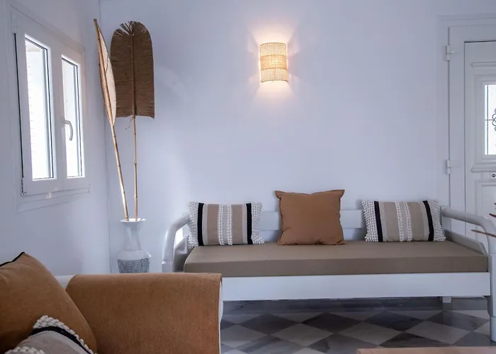 Cavos Paros Two-bedroom With Private Pool & Jacuzzi Hébergement de vacances Alikí