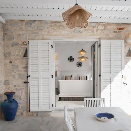 Cavos Paros Two-bedroom With Private Pool & Jacuzzi Holiday home Aliki (Paros)
