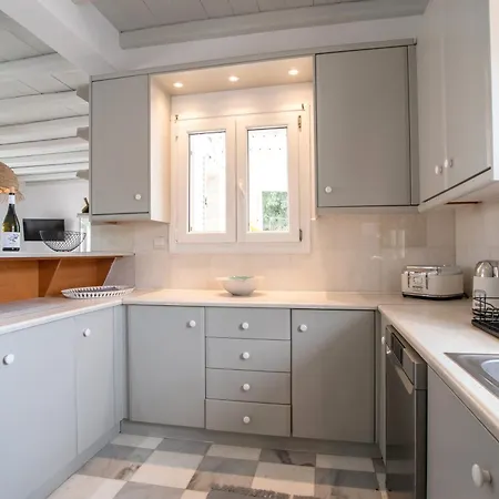 Cavos Paros Two-bedroom With Private Pool & Jacuzzi Holiday home