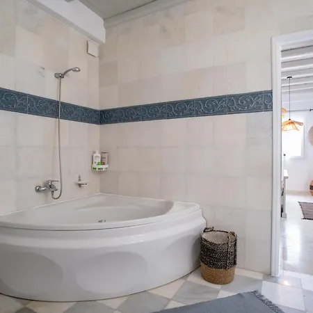 Cavos Paros Two-bedroom With Private Pool & Jacuzzi Holiday home Aliki (Paros)