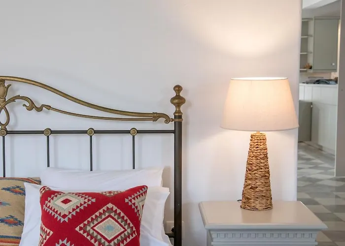 Сasa de vacaciones Cavos Paros Two-bedroom With Private Pool & Jacuzzi Alikí