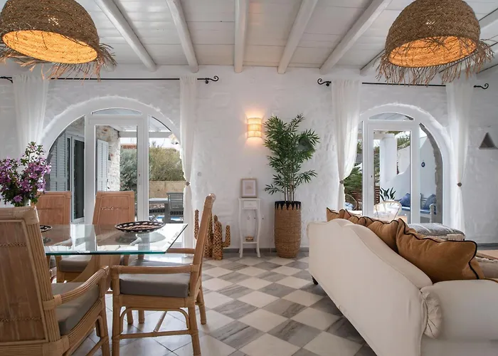 Cavos Paros Two-bedroom With Private Pool & Jacuzzi Сasa de vacaciones Alikí