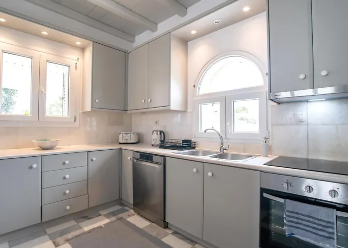 Сasa de vacaciones Cavos Paros Two-bedroom With Private Pool & Jacuzzi