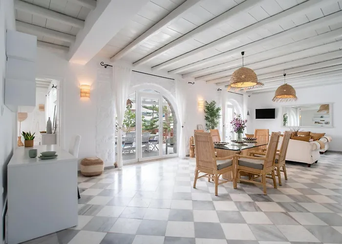 Сasa de vacaciones Cavos Paros Two-bedroom With Private Pool & Jacuzzi