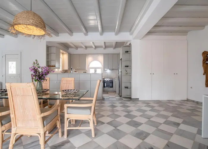 Сasa de vacaciones Cavos Paros Two-bedroom With Private Pool & Jacuzzi