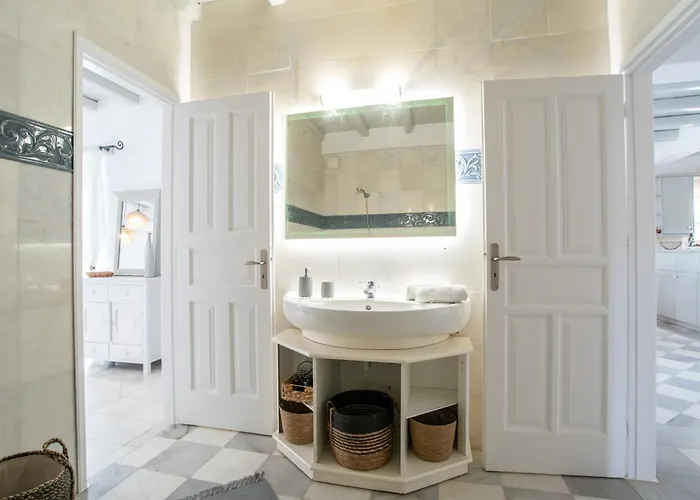 Сasa de vacaciones Cavos Paros Two-bedroom With Private Pool & Jacuzzi Alikí