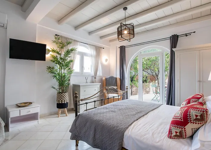 Сasa de vacaciones Cavos Paros Two-bedroom With Private Pool & Jacuzzi *