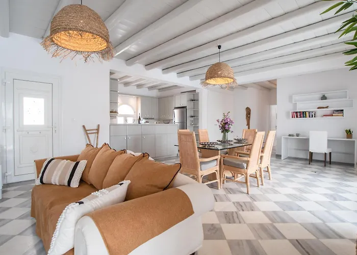 Cavos Paros Two-bedroom With Private Pool & Jacuzzi Сasa de vacaciones Alikí