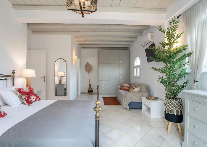 Сasa de vacaciones Cavos Paros Two-bedroom With Private Pool & Jacuzzi